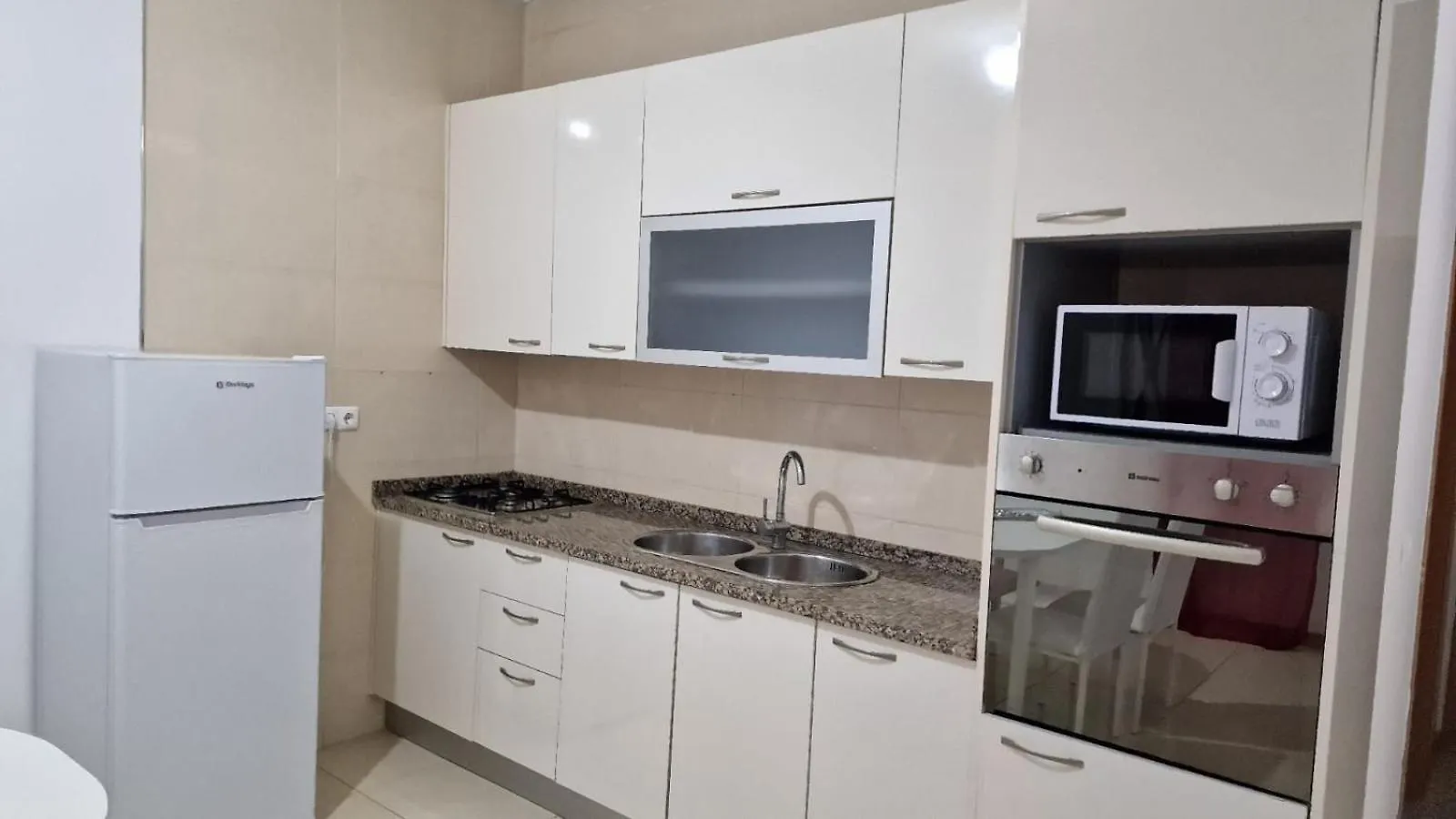Casa De Ferias Com 2 Quartos Ou Aluguer Diaria Praia 0*,